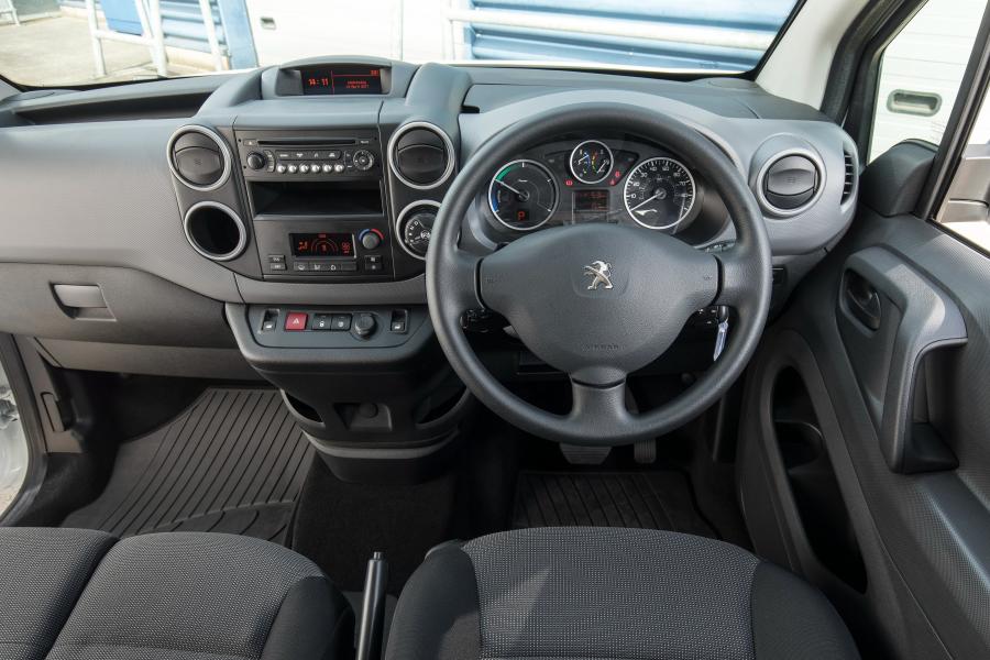 Торпедо Peugeot Partner Van Long Electric 2017 года  (UK) (фото 4 из 11)